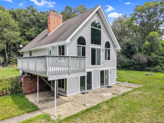 8484 Eaton Road, Springfield Charter Township, MI 48350