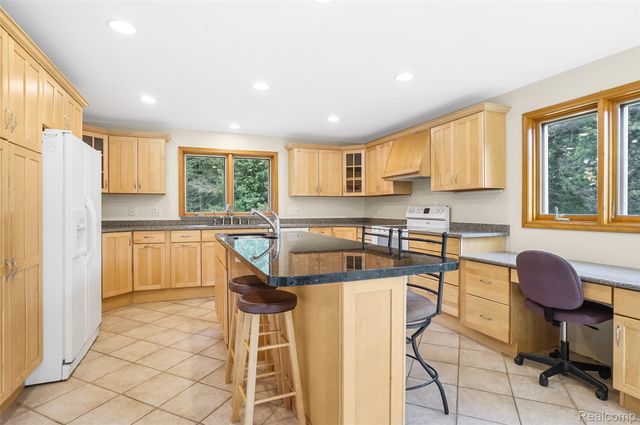 8484 Eaton Road, Springfield Charter Township, MI 48350