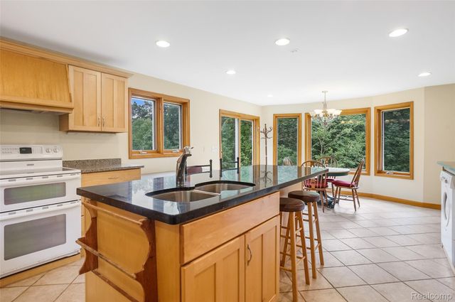 8484 Eaton Road, Springfield Charter Township, MI 48350