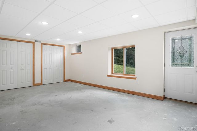 8484 Eaton Road, Springfield Charter Township, MI 48350