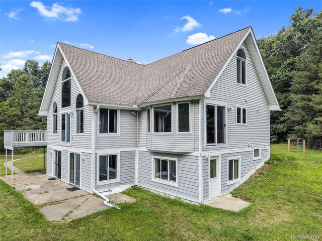 8484 Eaton Road, Springfield Charter Township, MI 48350