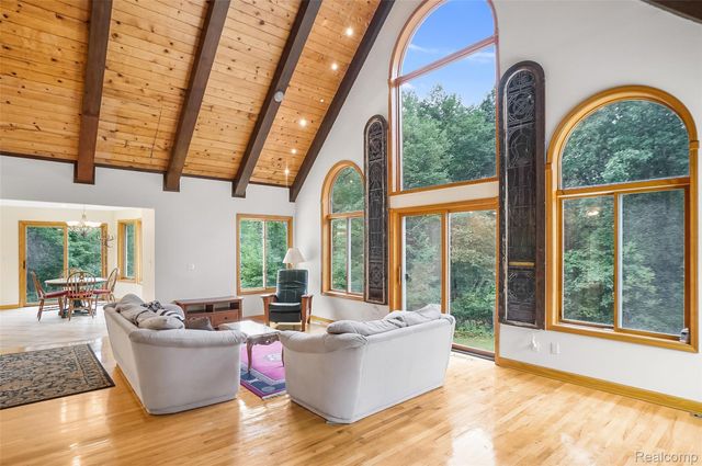 8484 Eaton Road, Springfield Charter Township, MI 48350