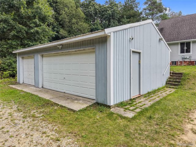 8484 Eaton Road, Springfield Charter Township, MI 48350