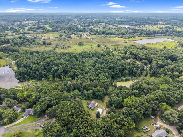 8484 Eaton Road, Springfield Charter Township, MI 48350