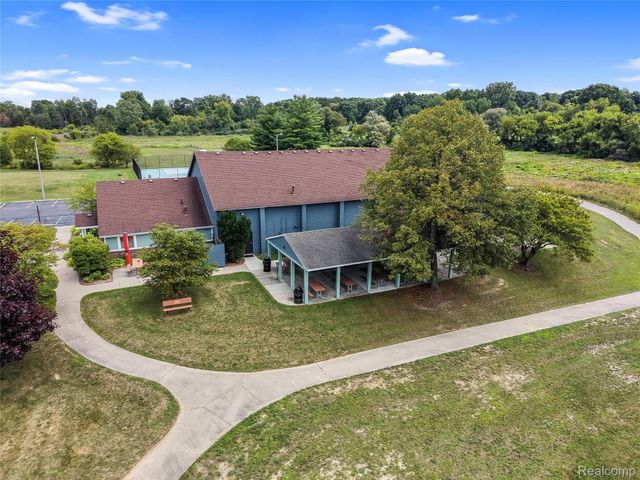 8484 Eaton Road, Springfield Charter Township, MI 48350