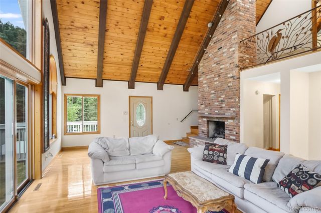 8484 Eaton Road, Springfield Charter Township, MI 48350
