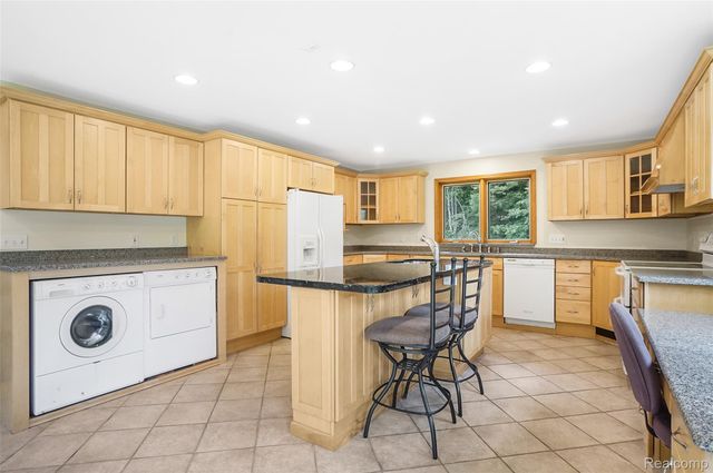 8484 Eaton Road, Springfield Charter Township, MI 48350