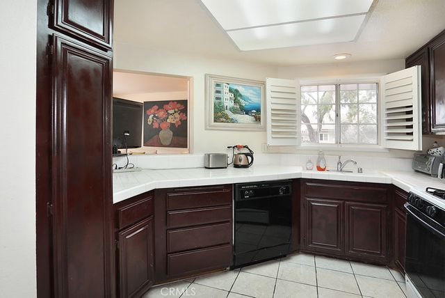 24441 Hillsdale 116, Laguna Hills, CA 92653