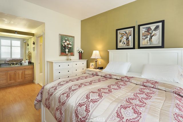 24441 Hillsdale 116, Laguna Hills, CA 92653