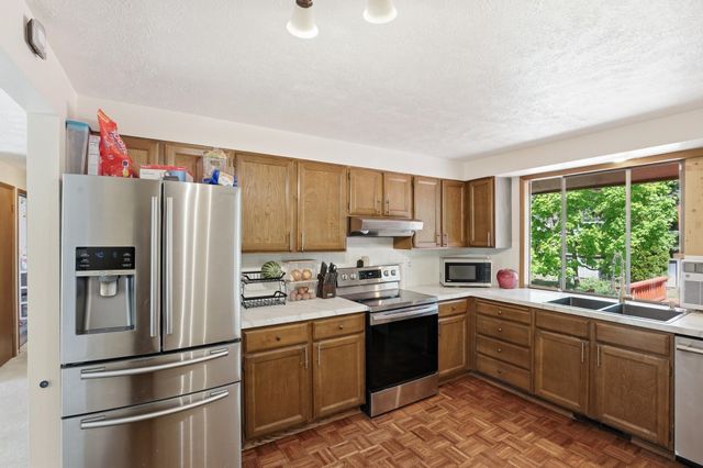 10921 E 31st Ave, Spokane Valley, WA 99206