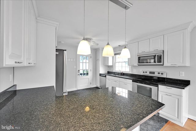 139 W BROAD ST, New Holland, PA 17557