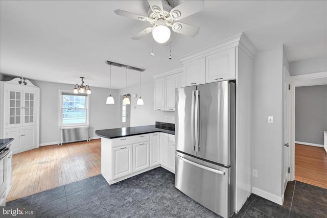 139 W BROAD ST, New Holland, PA 17557