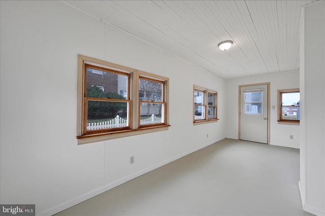 139 W BROAD ST, New Holland, PA 17557