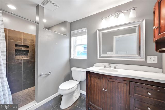 139 W BROAD ST, New Holland, PA 17557