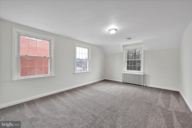 139 W BROAD ST, New Holland, PA 17557