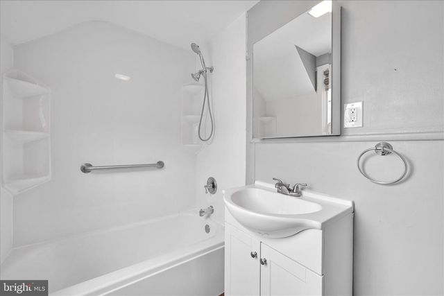 139 W BROAD ST, New Holland, PA 17557