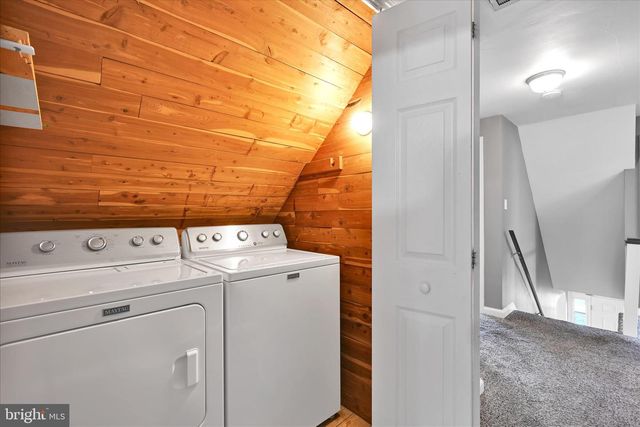 139 W BROAD ST, New Holland, PA 17557