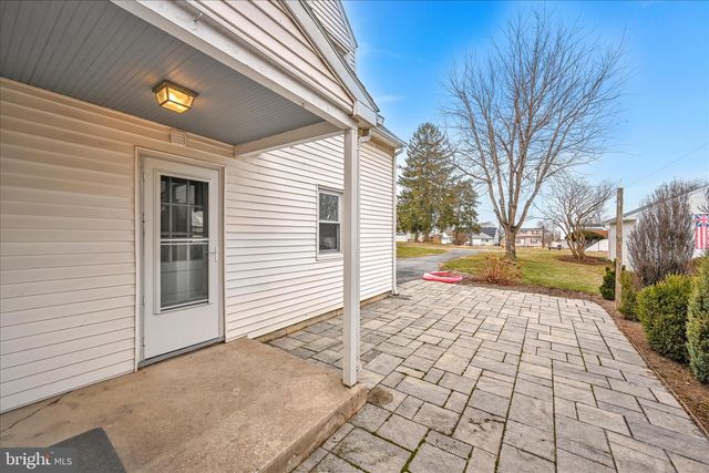 139 W BROAD ST, New Holland, PA 17557