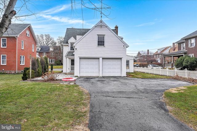 139 W BROAD ST, New Holland, PA 17557