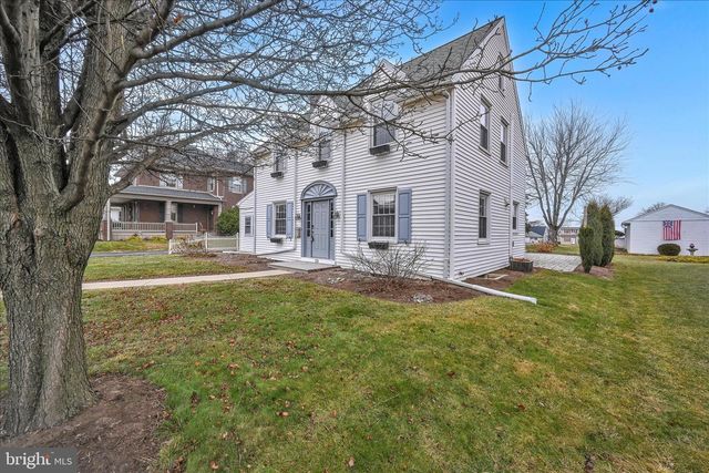 139 W BROAD ST, New Holland, PA 17557