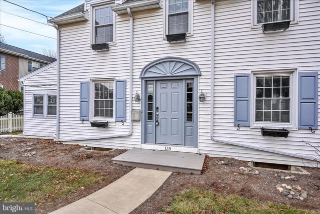139 W BROAD ST, New Holland, PA 17557
