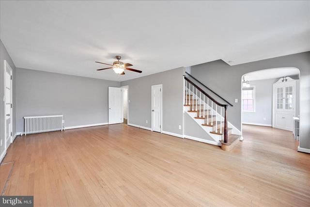 139 W BROAD ST, New Holland, PA 17557