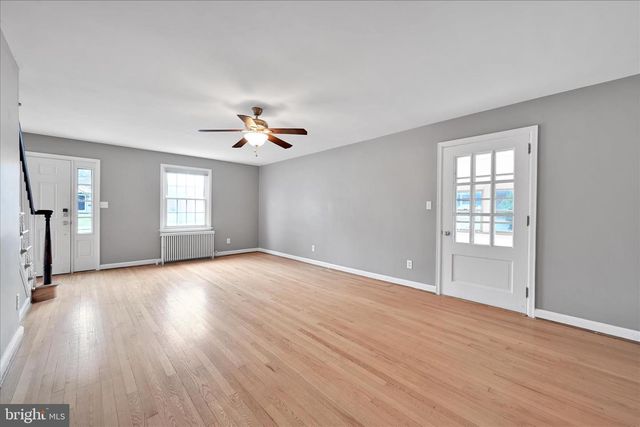 139 W BROAD ST, New Holland, PA 17557