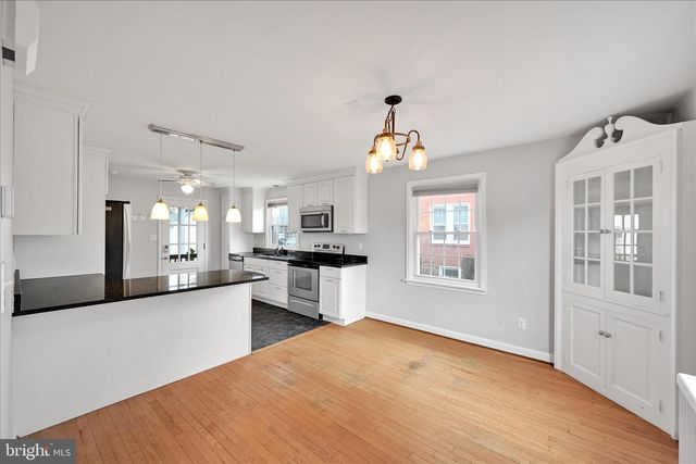 139 W BROAD ST, New Holland, PA 17557