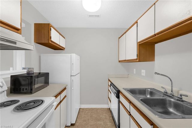 511 Mystic Drive E, Greensboro, NC 27406