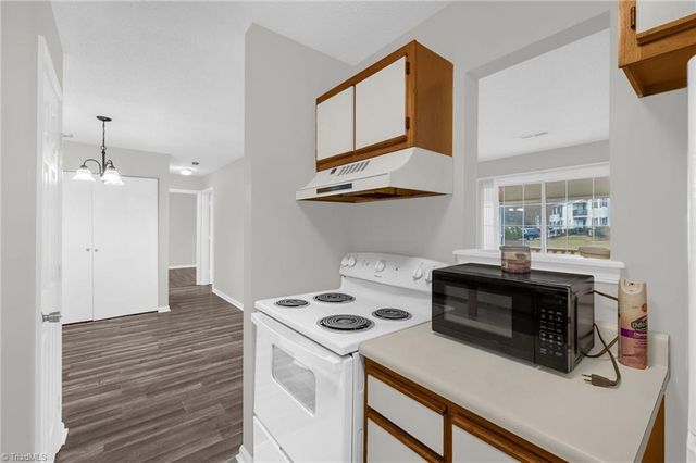 511 Mystic Drive E, Greensboro, NC 27406