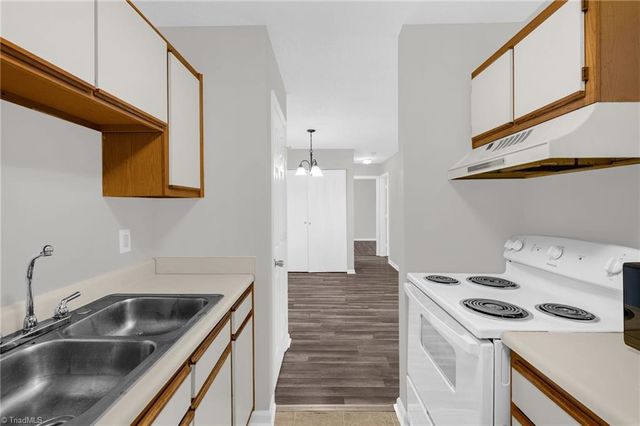 511 Mystic Drive E, Greensboro, NC 27406