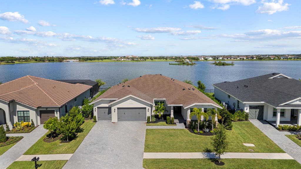 679 Hookline Circle, Loxahatchee, FL 33470