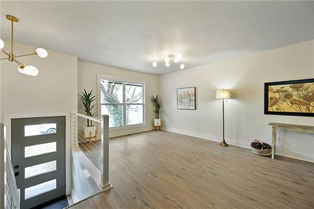 18901 E 6th Street N, Independence, MO 64056