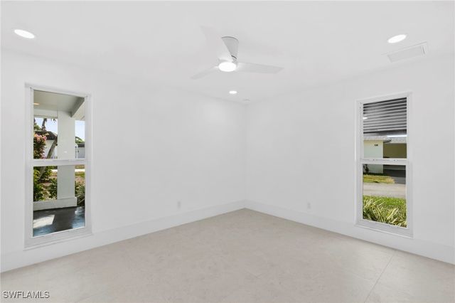 17 Knights Bridge RD, Naples, FL 34112