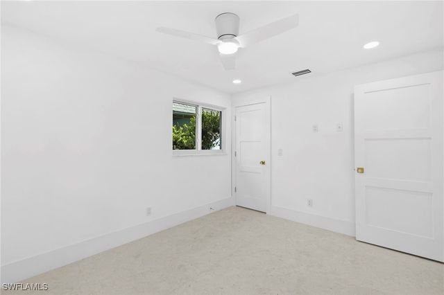 17 Knights Bridge RD, Naples, FL 34112