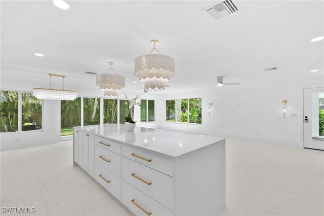 17 Knights Bridge RD, Naples, FL 34112