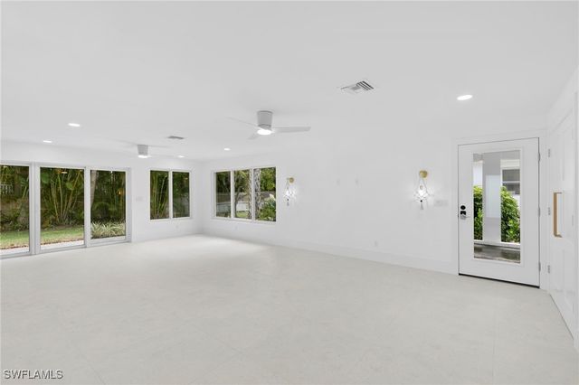 17 Knights Bridge RD, Naples, FL 34112