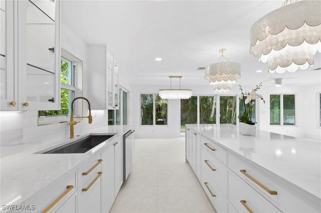 17 Knights Bridge RD, Naples, FL 34112