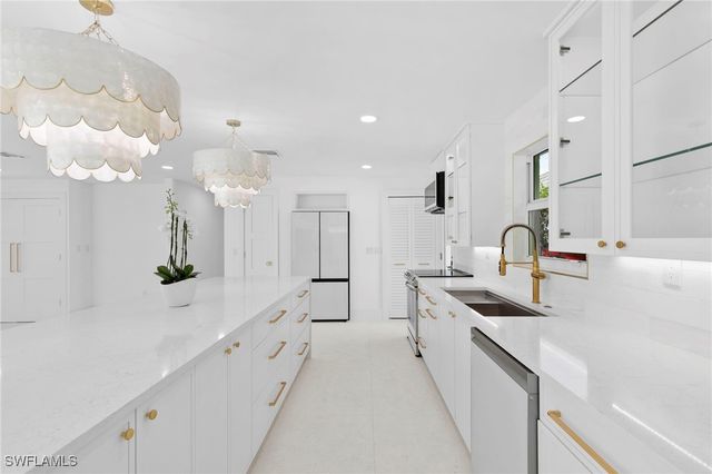 17 Knights Bridge RD, Naples, FL 34112