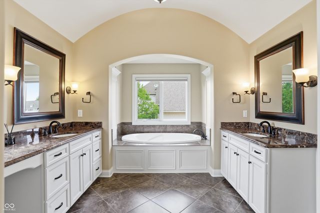 3370 Homestretch Drive, Carmel, IN 46032