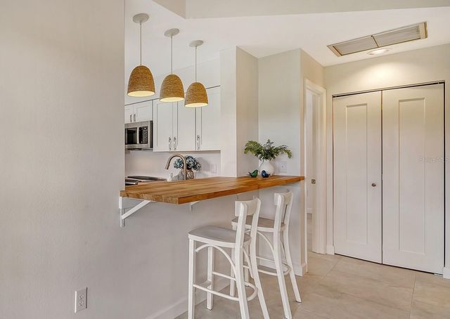 6467 CARRINGTON CIRCLE 43, Sarasota, FL 34238