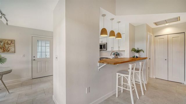 6467 CARRINGTON CIRCLE 43, Sarasota, FL 34238