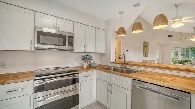 6467 CARRINGTON CIRCLE 43, Sarasota, FL 34238