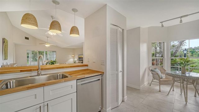 6467 CARRINGTON CIRCLE 43, Sarasota, FL 34238