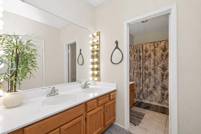 17461 Red Oak Drive 7461, Houston, TX 77090