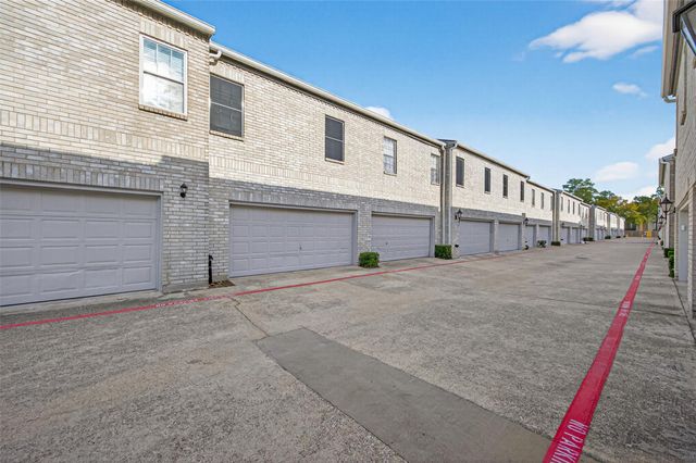 17461 Red Oak Drive 7461, Houston, TX 77090