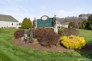 8 Old Barn Road 8, East Windsor, CT 06088