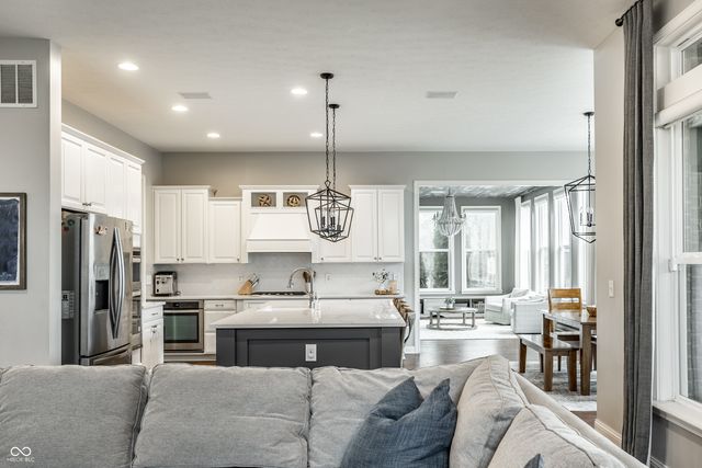 3800 Abney Point Drive, Zionsville, IN 46077