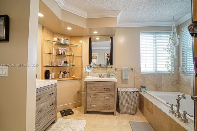 1039 NW 124th Ter, Sunrise, FL 33323