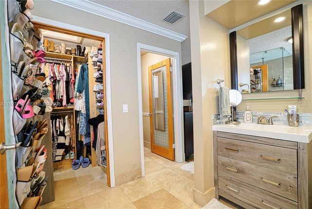 1039 NW 124th Ter, Sunrise, FL 33323